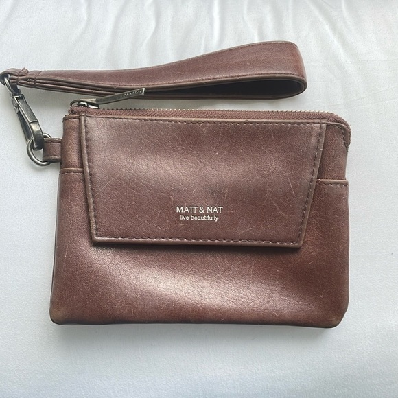 VGC Matt & Nat Vegan Leather Brown Leather Wristlet - Picture 1 of 5